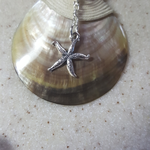 Gorgeous mother of pearl pendant with starfish - Picture 6 of 8